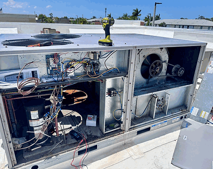 2R Cooling technician on an emergency commercial refrigeration repair call